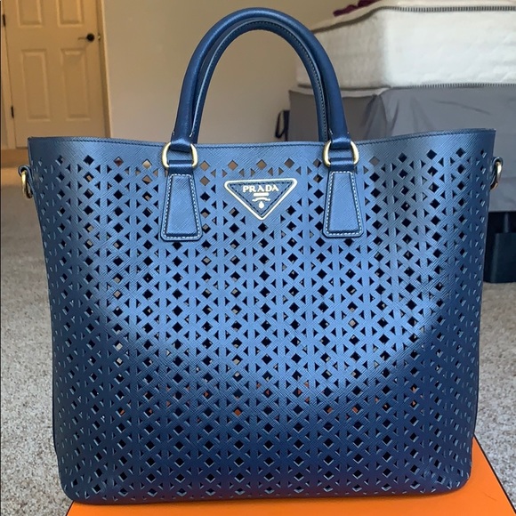 Prada Handbags - 🦄 QUICK SALE Prada Saffiano Navy Tote